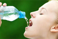 نوشیدن آب در سلامتی افراد نقش مهمی دارد